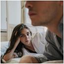 男性は、好きになると一度距離を取る